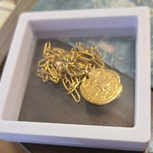 Gold Pendant Necklace